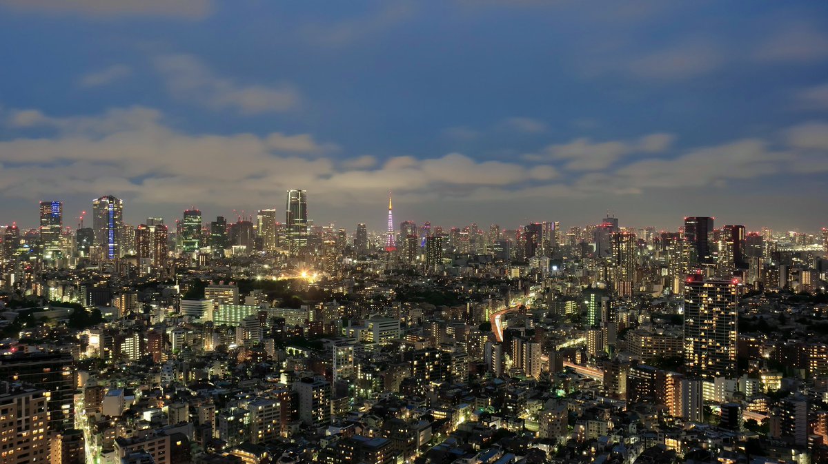 nz42714's tweet image. 東京の夜景はいつだって美しい

展望台から見下ろすより、ビル群を正面から撮りたいのよ

#EOS_R7
#東京
#夜景
#ビル群
#雲がある日も悪くない