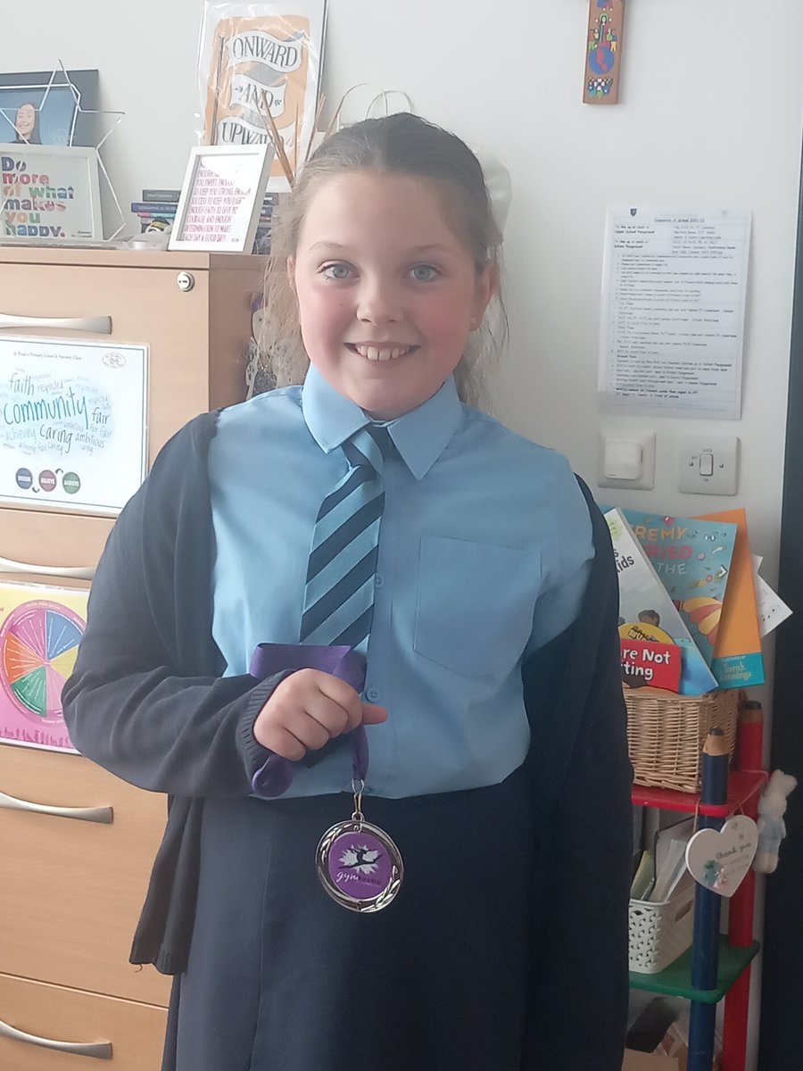 🌟 A gymtastic medal for Eva who took part in a gymnastic competition! Well done! 🤸‍♀️🙂