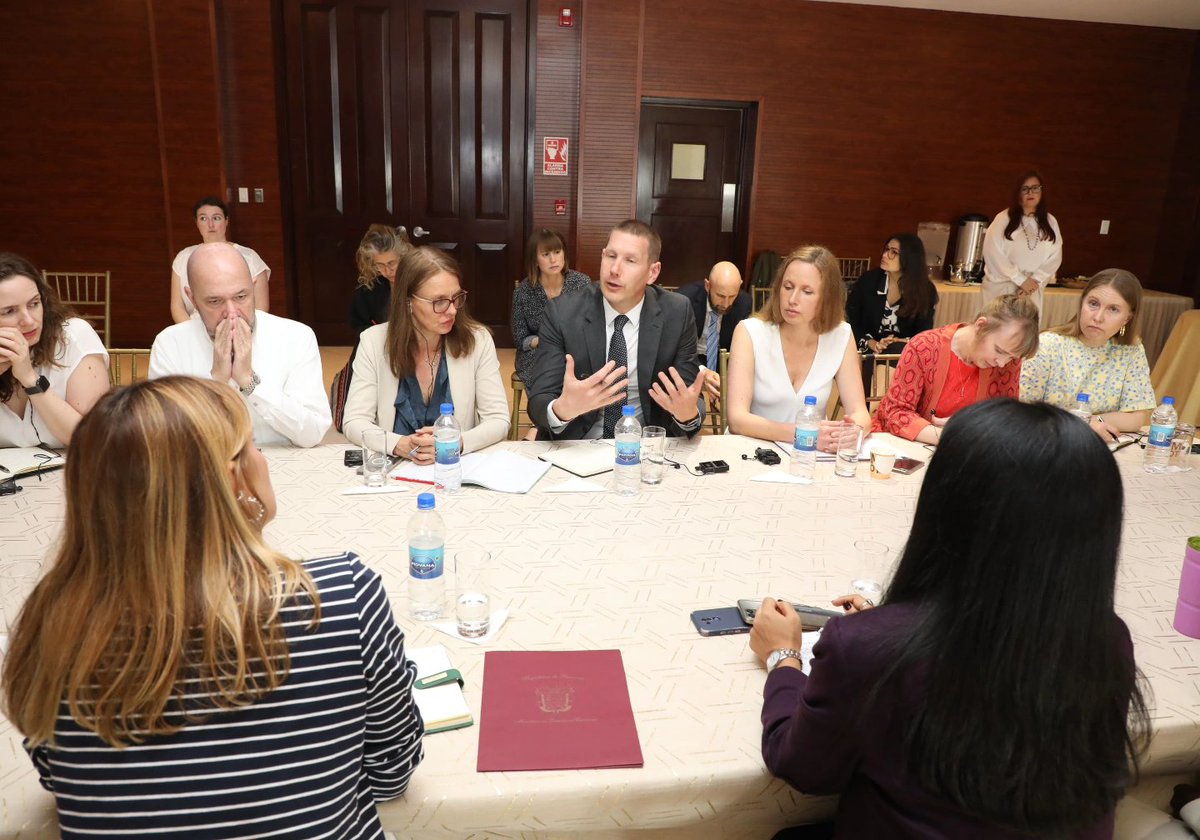 En representación de la canciller, la vm. @YillOteroG se reunió con los principales donantes de @OACNUDH para América Latina y el Caribe, quienes visitaron Panamá para conocer de forma más directa la labor que realiza esta oficina en materia de promoción de los derechos humanos.