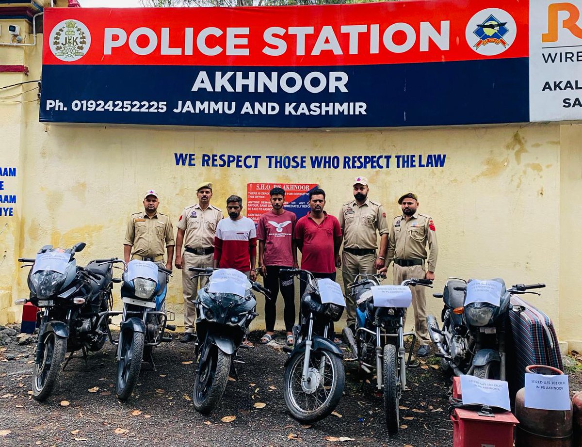 *Motor vehicles lifter gang busted ; property worth lakhs recovered; three arrested* In addition to this some more recoveries included : Gas cylinders-2 Mattresses-2 Containers-2 Transformer-1 Gas chullaah-1. The approximately value of recoveries is more than 7 lakhs.