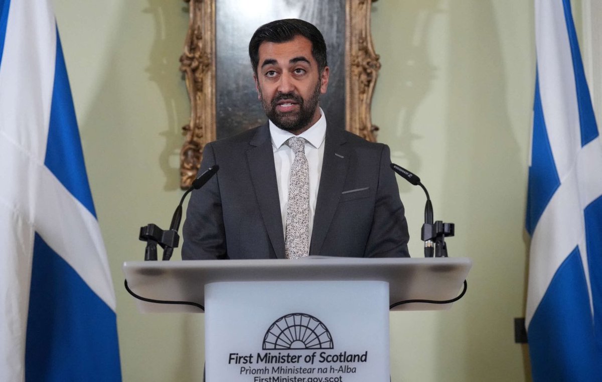 [ 🏴󠁧󠁢󠁳󠁣󠁴󠁿 ÉCOSSE ] 🔸Issu des rangs du SNP, le parti indépendantiste, Humza Yousaf a annoncé ce lundi sa démission du poste de Premier ministre de l’Écosse suite à la chute de sa coalition avec les écologistes (BBC).