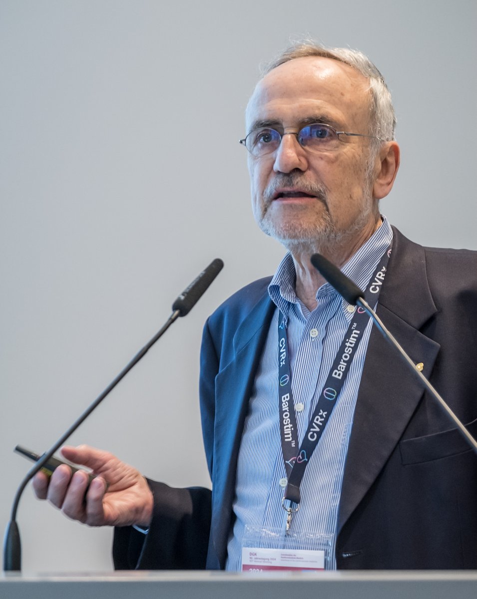 Prof. Günter Breithardt has been honoured at the #DGKJahrestagung with the 'AFNET Lecture on Arrhythmias Award'. 🏆 ▶️Check out his inspiring presentation here: kompetenznetz-vorhofflimmern.de/de/artikel/388 @DGK_org @AGEP_DGK #AFNET #afib #cardiotwitter