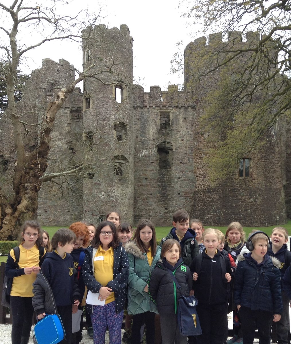 Dosbarth Cennin had a lovely time exploring Laugharne last Thursday. We visited the Boathouse, Writing Shed, Town Hall, Laugharne Chapel, Laugharne Church, Millennium Hall and Laugharne Castle. Thank you everyone for the warm welcome we had around Laugharne. #laugharne