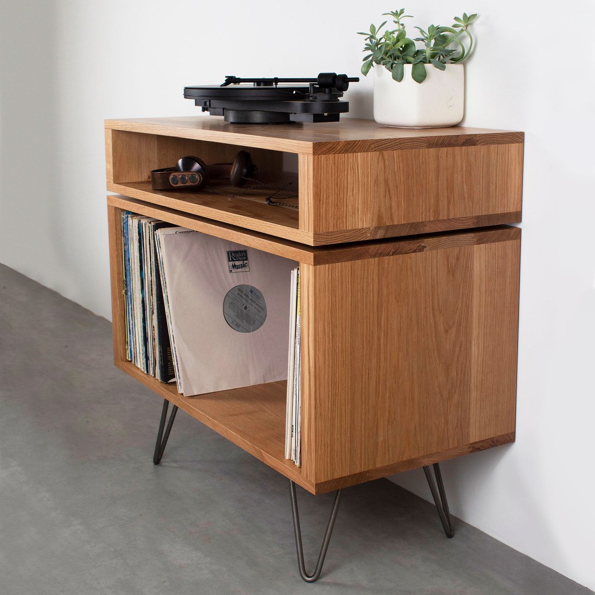 STACK
Record Player Stand.
buff.ly/3KOd7By 
#solidwood #furnituremaker #contemporarycraft #furnituredesigner
#handmadefurniture #furnitureshopping #furnituremaker #solidwood #bespokefurniture #designermaker #storageideas