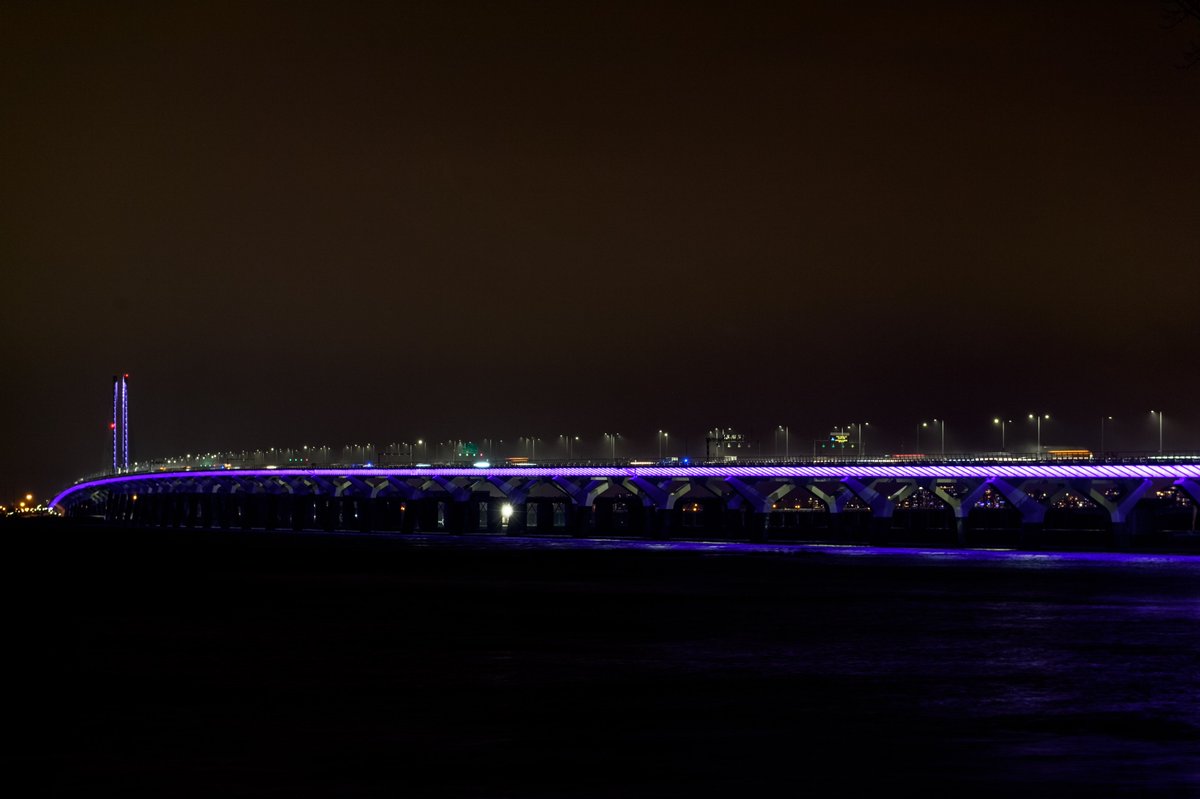 Last night, the #SamuelDeChamplainBridge was lit up in purple to raise awareness of the need to improve health and safety in the workplace to help prevent injuries, illnesses and deaths.

#ChamplainBridge