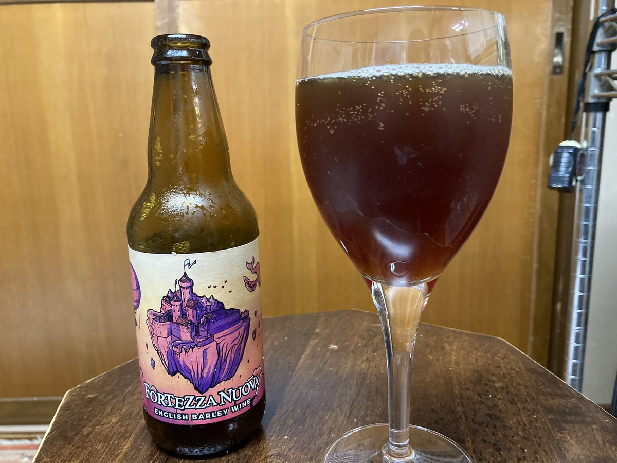 I had this beer today.
 Italian craft beer.
This is beer, but barley wine.
This one is slightlycarbonated and has an aged feel to it.
It was my first time.

#英語日記
#barleywine 
#CraftBeer