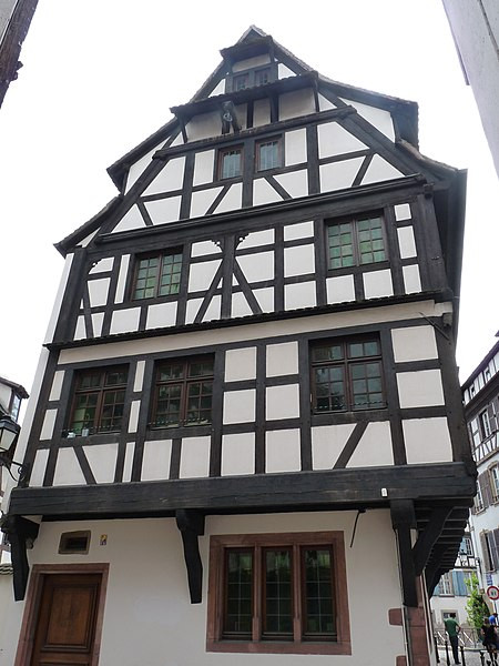 Maison à #Strasbourg (#BasRhin) Façades et toitures : classement par arrêté du 10 novembre 1927.
Suite 👉 monumentum.fr/monument-histo…
#Patrimoine #MonumentHistorique