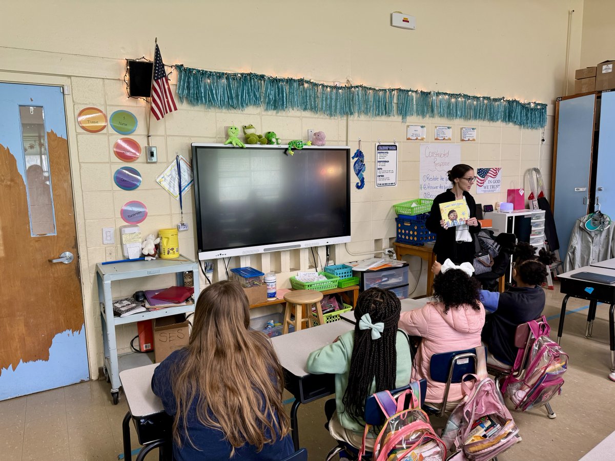 Recently, a group of River Bend Station employees read “George's Energy Adventure” to more than 180 Louisiana school students at Slaughter Elementary.  

Our group enjoy telling everyone about benefits of energy diversification for a carbon-free future. 💡 #WePowerLife