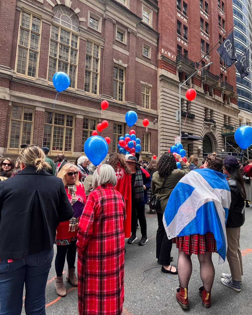 Earlier this month, we visited New York City for the annual Tartan Day Parade and what a brilliant time we had catching up with our alumni and friends. Smiles and joy all around! See you next year 🗽 #TartanDay #TartanDayParade #MyTartanDay #EdinburghAlumni