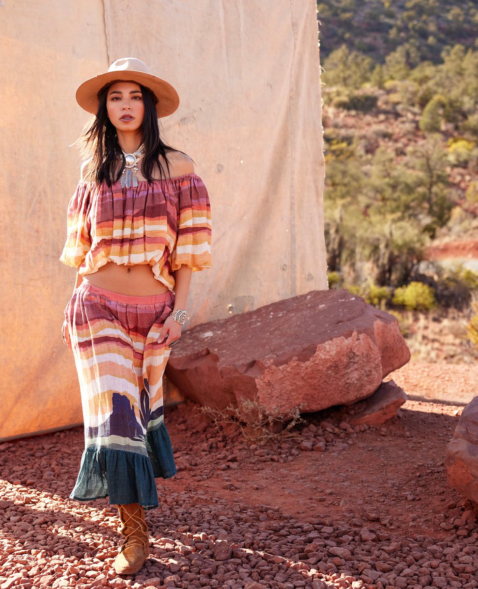 Inspired by the canyon, ready for the runway. 👌
.
.
.
📸: @mitchellfranz
#doubledranch #doubledaddiction #ddranchwear #springfashion #MonumentValley #western #ootd #westernwear #photooftheday #beautiful #model #playnicebefree #statement #luxe #luxury #matchingset #maxiskirt