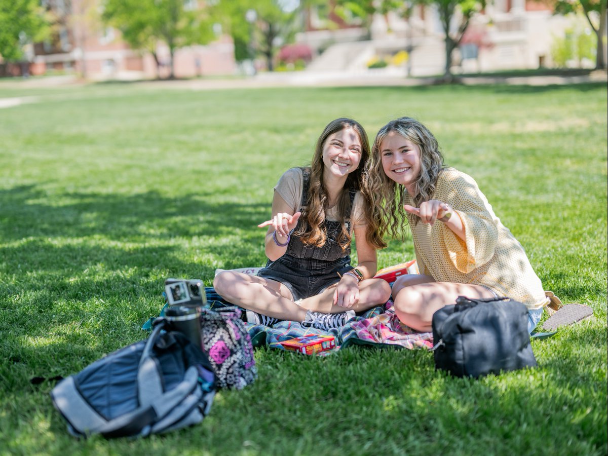 We are sending some Monday motivation your way, wishing you good luck on finals. You've got this, Golden Eagles!! 👏