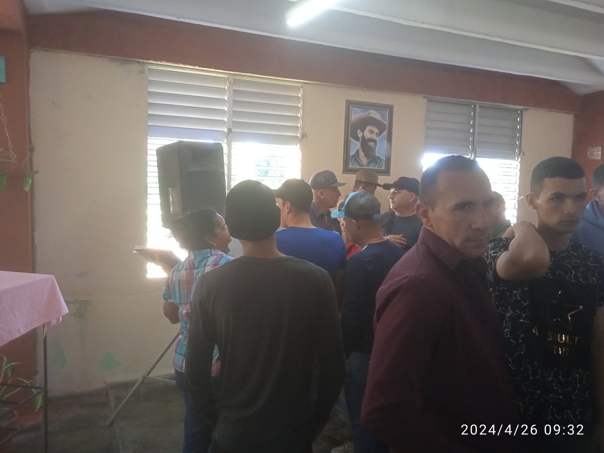 Con la presencia de los alumnos, familiares y la jefatura de la RM y la EMCC se realizó la entrega de las carreras el 100% de los alumnos escogieron las ofertas realizadas. #Cuba #CrearSuFelicidad @CentralEjercito @MinfarC @RedTocororoCuba