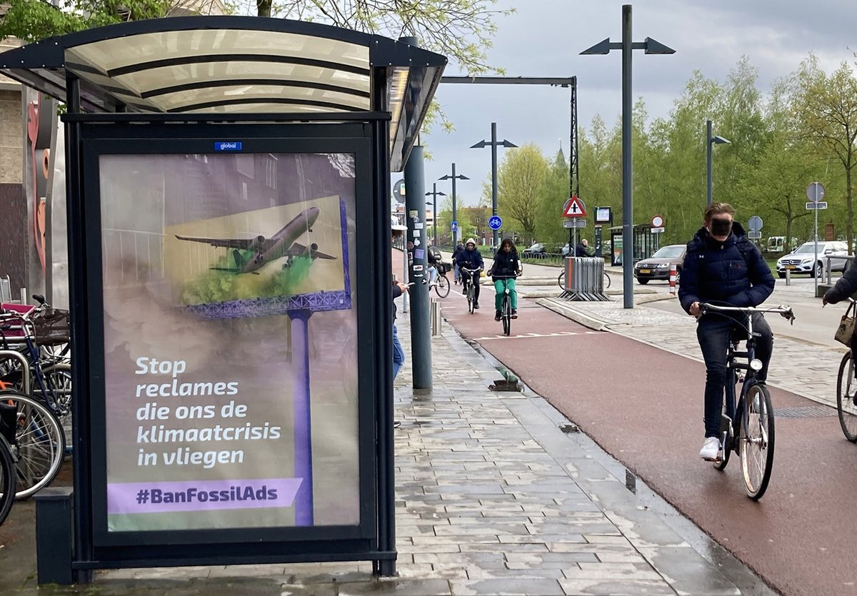 Over 500 billboards and bus stops have been taken over in over 30 towns and cities around Europe.

Artwork design by MichelleTylicki. Installations by XR and Brandalism crews in Enschede (L) and Reading (UK)

#BanFossilAds #StayGrounded #Aviation #ActionWeek2024 #ClimateJustice