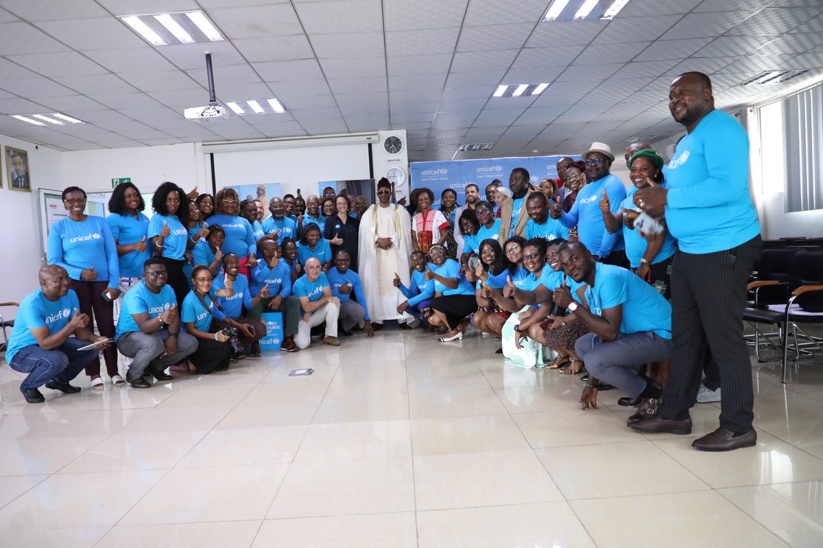 His Majesty Mohamed Nabil Mbombo Njoya visits @unicefcameroon staff led by @NPerraultUNICEF. The new #UNICEF Champion for Children's Rights expressed deep gratitude for the role and promised to dedicate his life to children's rights.
#ForEveryChild, a champion
