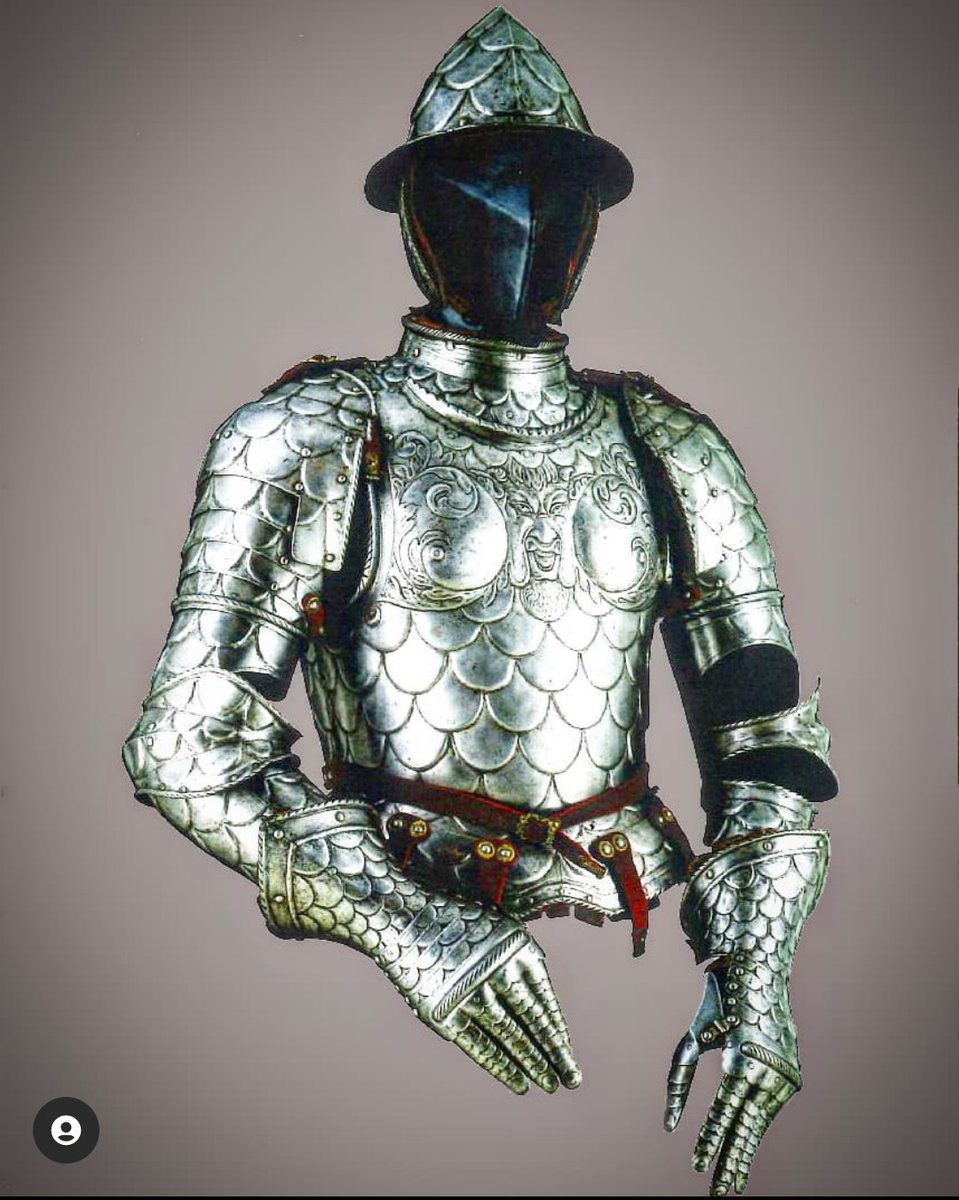 A #halfarmor fabulously embossed with scales, #Italy, late 16th century, housed at the @MuseoStibbert #armor #renaissance #museostibbert #art #history