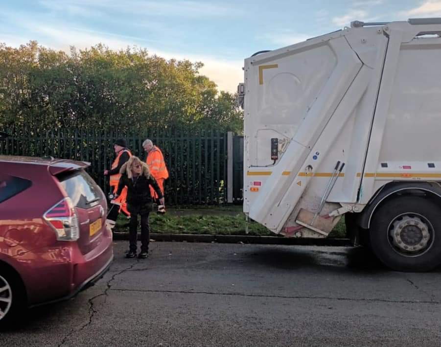 Stoney Lane #Yardley - Monday 13 May - 7:30am - 1pm. The Mobile Household Waste Centre will be in the service road, near the junction with Gayhurst Drive. This is a free service to get rid of bulky items & staff will help if you can get the items to the vehicle #KeepYardleyClean