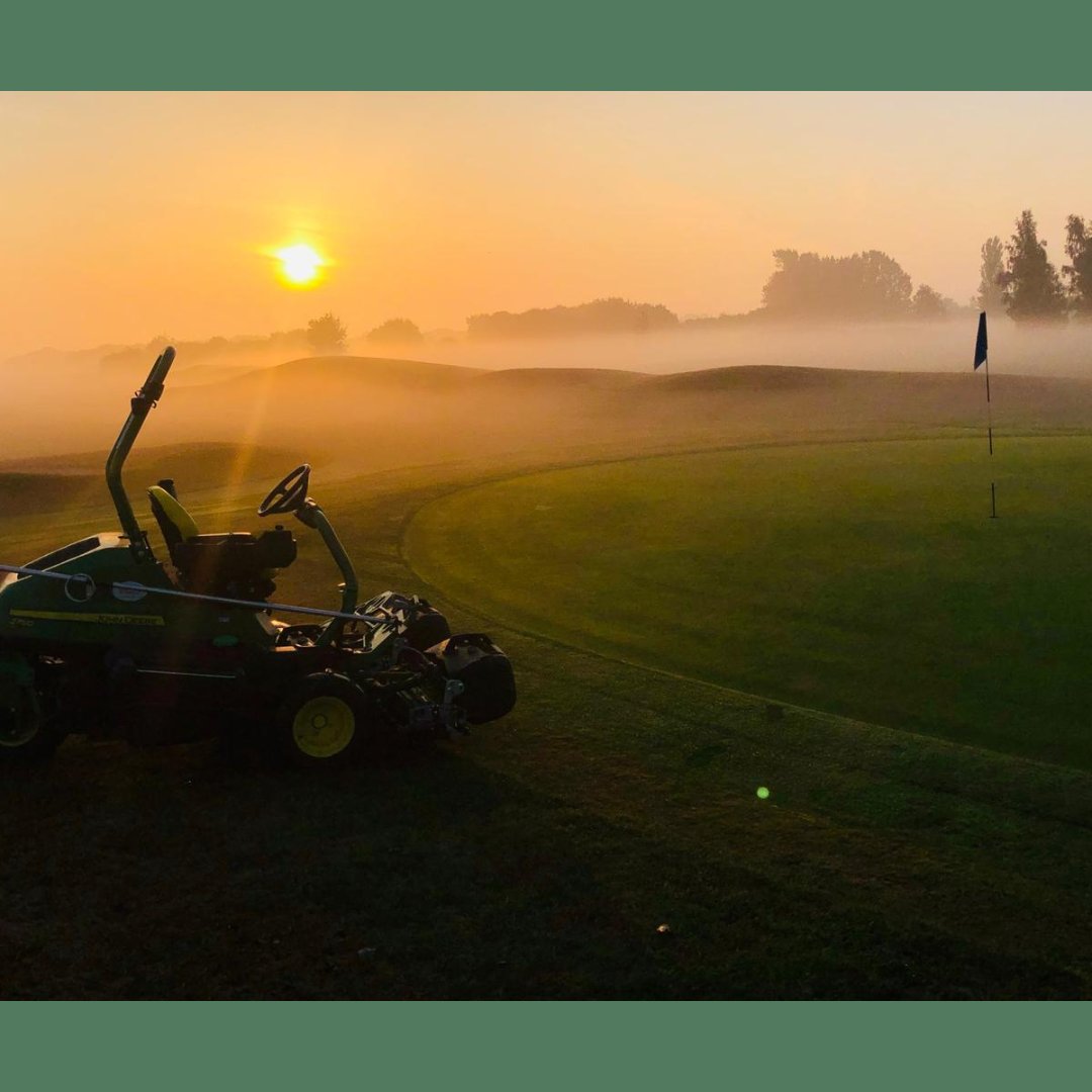 𝗧𝗵𝘂𝗿𝘀𝗱𝗮𝘆 𝗧𝗵𝗿𝗼𝘄𝗯𝗮𝗰𝗸 - A picture taken by Chris our greenkeeper of the sunrising over the course, as the spring weather starts to improve we look forward to the warmer weather.

#ThrowbackThursday #essexgolf #springgolf #greenkeeperlife