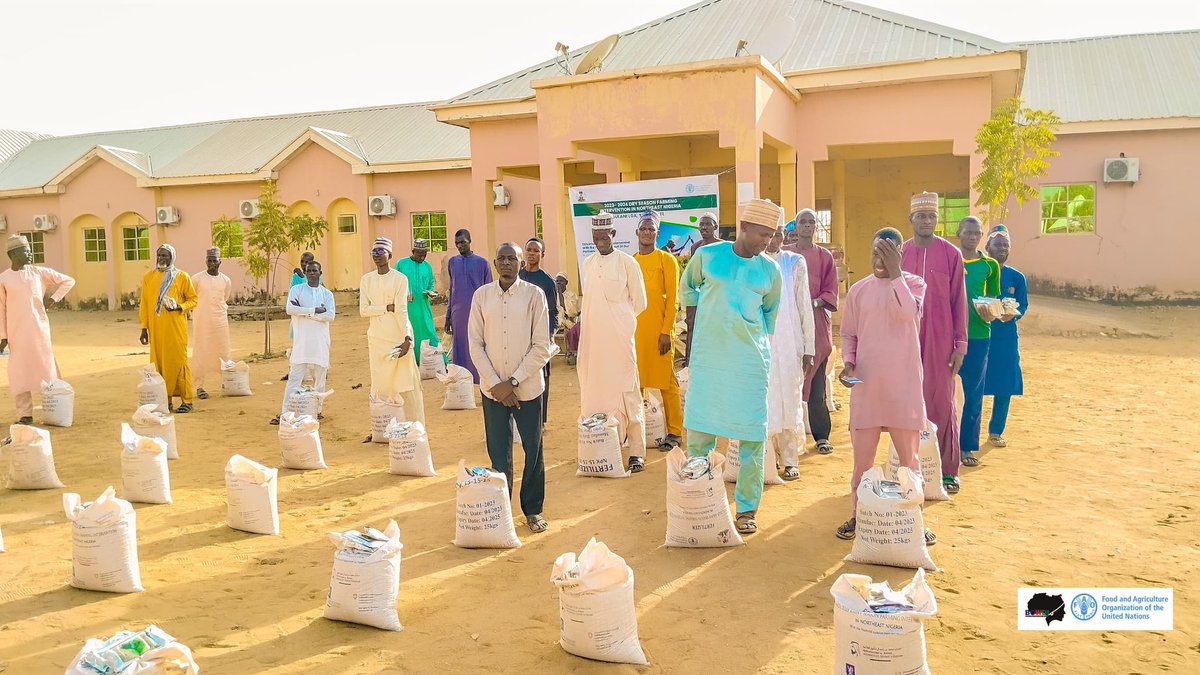 BOWDI/FAO team flagged off the distribution of token and farm inputs in Gulani, Gujba and Yunusari LGA of Yobe State. The event was highly represented by @FAO representatives, State & Local Government representatives, religious leaders and youth groups in each LGA. 

#bowdi #fao