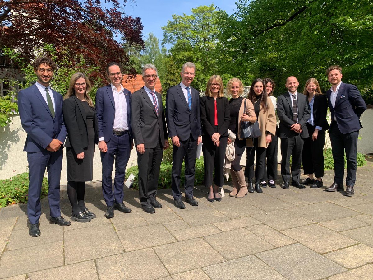 Gutes Treffen mit @MSCheusgen & seinem @MunSecConf Team in der Residenz der 🇬🇧 Botschaft. Vielen Dank für die tolle Zusammenarbeit beim #MSC2024! Die Münchner Sicherheitskonferenz bleibt ein Schlüsseltermin, um über die aktuellen globalen Herausforderungen zu diskutieren.