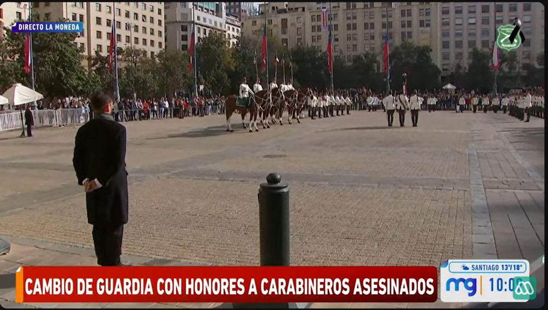 La rendición ante los valores republicanos que JAMAS VAN A PODER DESTRUIR. #renunciaVallejo #VivaCarabinerosDeChile