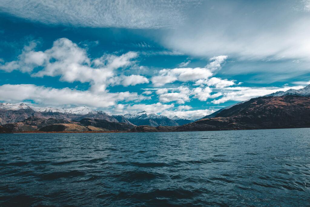 Mountains from Lake Wanaka, New Zealand [6000x4000] [OC] via ift.tt/wPBdk8A