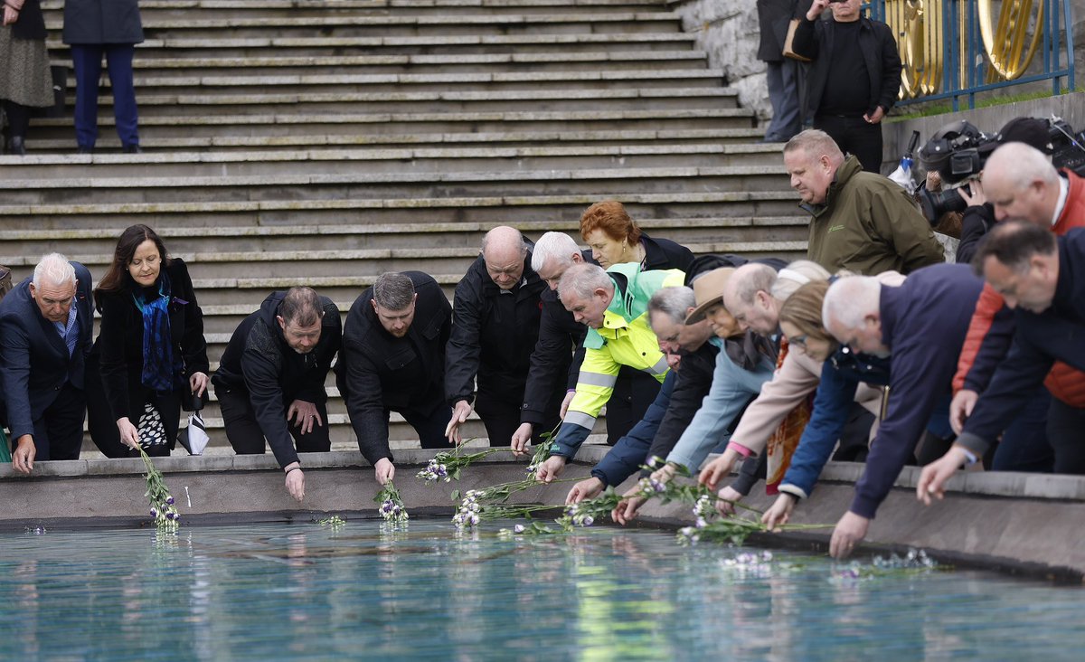 At today’s #WorkersMemorialDay event, workers from across industry sectors laid flowers in the Garden of Remembrance pool to represent the number of work-related fatalities in Ireland last year. #IWMD24 @irishcongress @ibec_irl