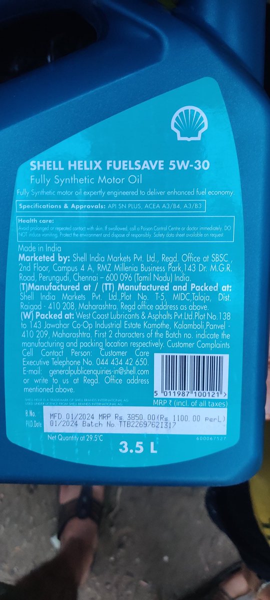 single_duality's tweet photo. "Feeling cheated by the nearly double price difference between Shell's online store Amazon &amp;
 their petrol pump for the same 3.5 oil - $1878 vs. $3800. @Shell @Shell_India, why such a drastic gap? Seeking clarification and fairness
 #pricingdiscrepancy #customerservice #engineoil https://t.co/uqs2ULwoWS