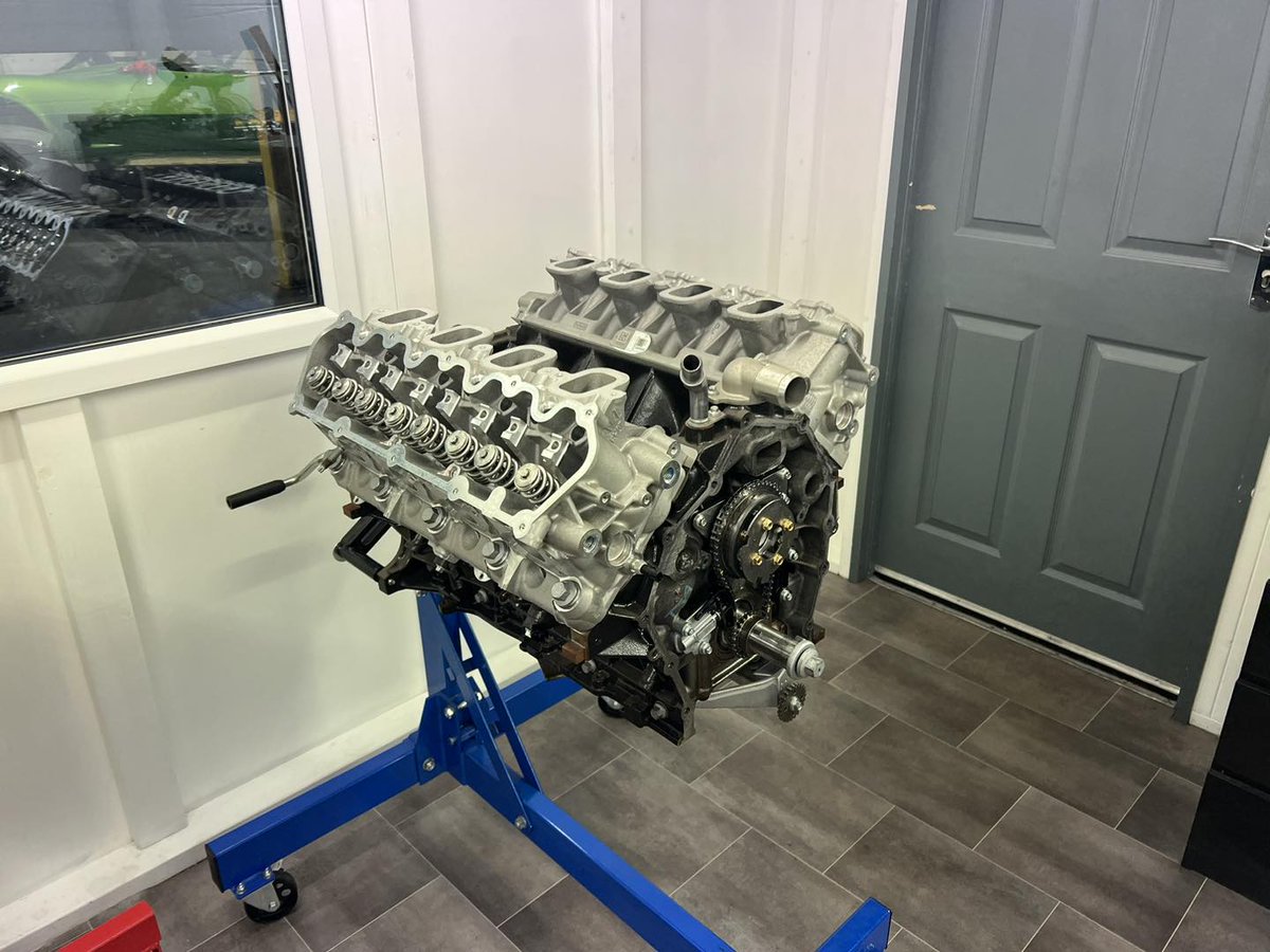 Another Ford Godzilla 7.3 going in one of our builds, this is a brand new Ford crate so a quick go through and loosen up of the ring gaps for some boost with a custom cam and spring kit. Let’s see how much power these things can make with a stock bottom end.