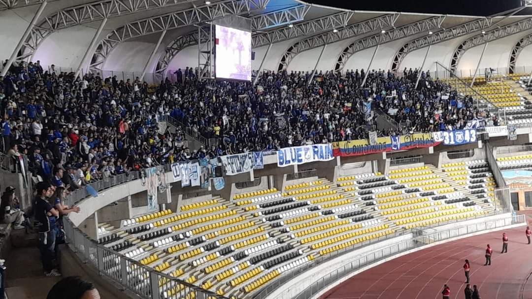 De Avellaneda a Coquimbo hay 1,617 km. De Bogotá a Coquimbo hay 5,721 km. Más de 4 mil kilómetros de diferencia y... Una imagen vale más que mil palabras. No traten de entenderlo. Somos la hinchada más grande. @MillosFCoficial 💙 Grande por su historia, GIGANTE por su gente.