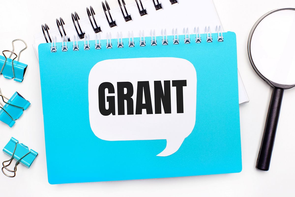 The Redford Center #Grants program supports feature #documentaries and episodic docuseries at any stage of development, production, or post production that are about, or intersect with, an #environmental issue and a proposed or activated solution. buff.ly/4drBcLt