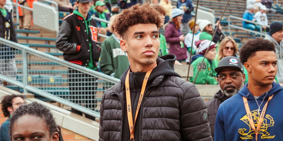 As #NotreDame turns the page from spring ball to summer recruiting season, the receiver position is fixed in the spotlight. @irishillustratd reviewed the remaining pass-catcher targets and laid out the process ahead for the Fighting Irish. (VIP) 247sports.com/college/notre-…