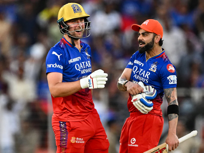 Watch: Virat Kohli left awestruck as RCB batter slams Rashid Khan for 4 6s in an over sports.ndtv.com/ipl-2024/virat…