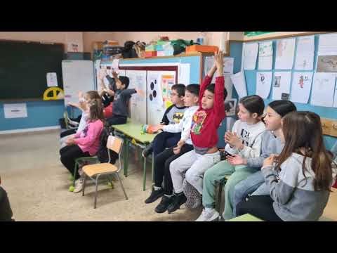 TEATRO EN INGLÉS:  La semana pasada el alumnado de primaria disfrutó de diferentes actuaciones en inglés en sus aulas. Música y risas fueron el hilo conductor de esta sesión. dlvr.it/T69WH4
