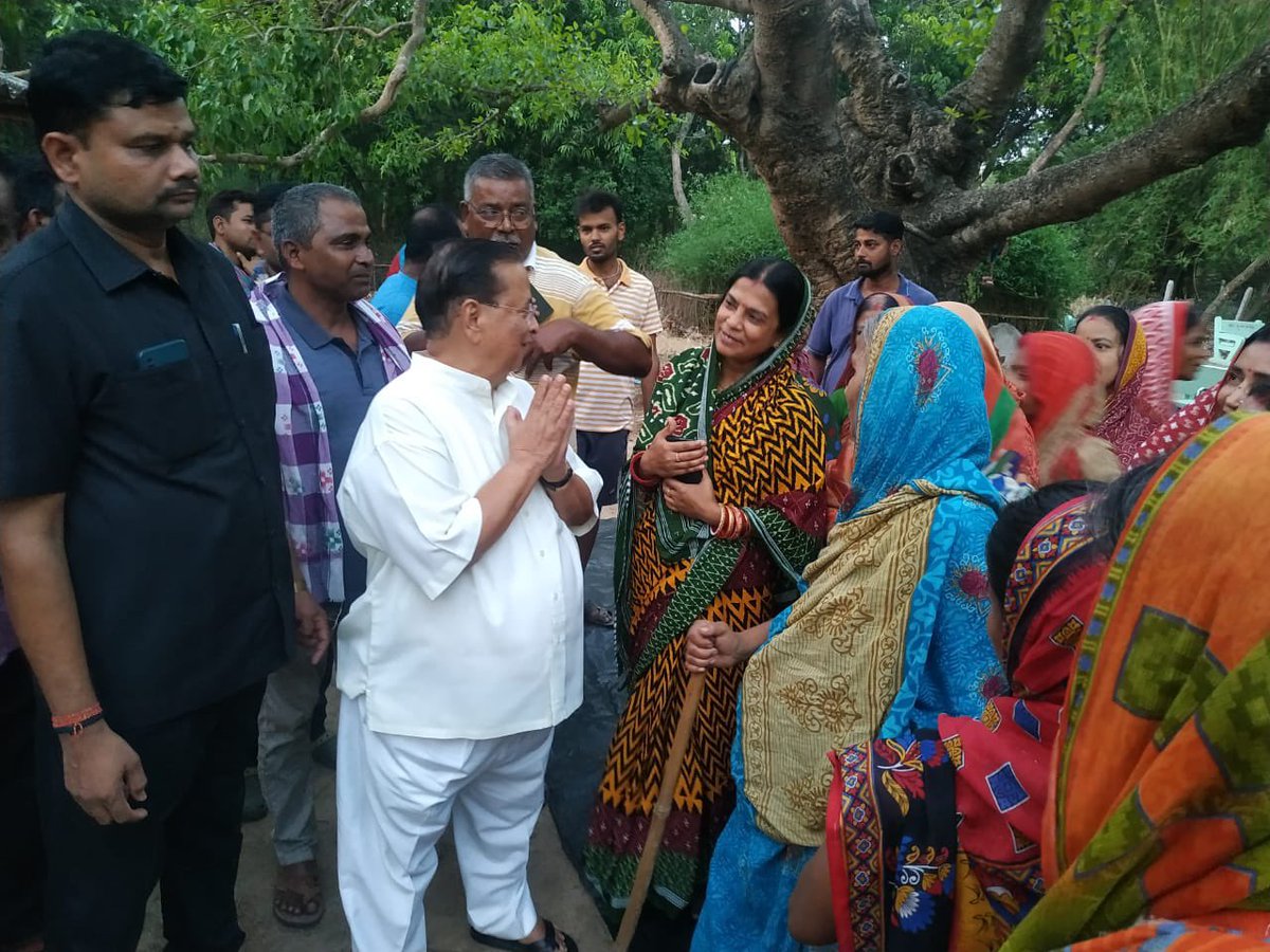 Today, met the women from Sanasasana in the Bhandaripokhari MLA constituency. They were enthused by the Odisha Congress's Gruhalaxami guarantee. We're committed to empower women economically and recognize their role in both households and society. With initiatives like…