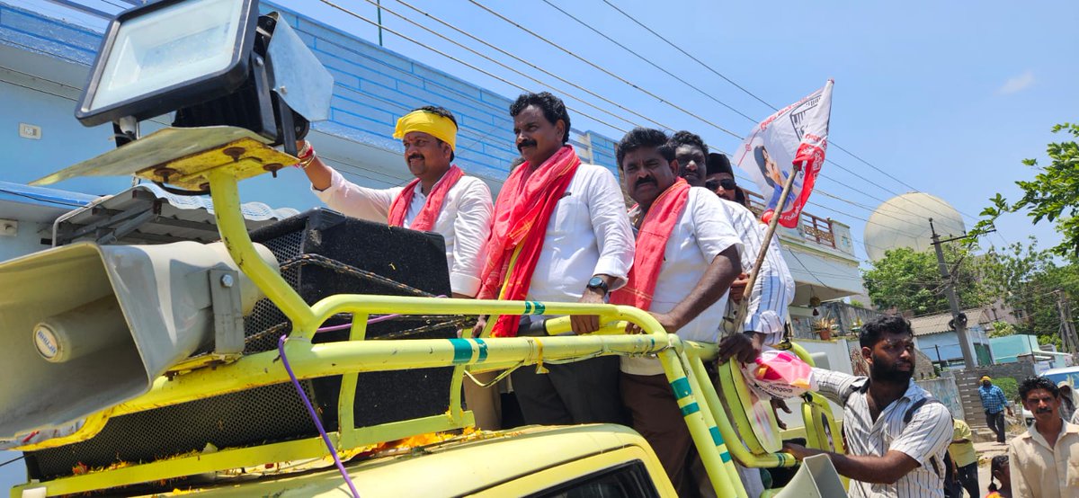 8 , 11 డివిజన్లో ప్రచార కార్యక్రమంలో పాల్గొన్న బండి రామకృష్ణ గారు ,ఎమ్మెల్యే అభ్యర్థి శ్రీ కొల్లు రవీంద్ర గారు, మచిలీపట్నం పార్లమెంట్ అభ్యర్థి శ్రీ వల్లభనేని బాలశౌరి గారి తనయుడు వల్లభనేని అనుదీప్ గారు ,జనసేన టిడిపి నాయకులు, జనసైనికులు తెలుగు తమ్ముళ్లు. #gamechangerpk #Janasena