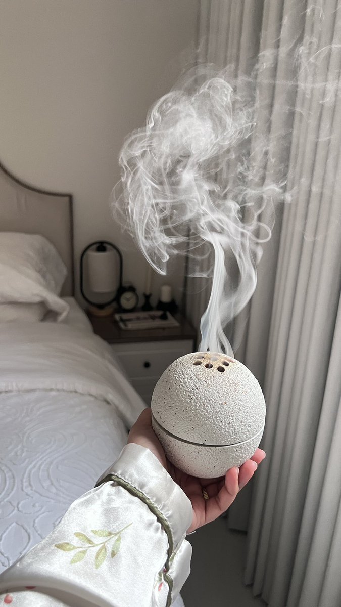 - عسّانا ليا جينا نِجي فـ المِقام الذربّ
وعسّانا ليا غبنا .. غيابٍ على هَيبه🖤.