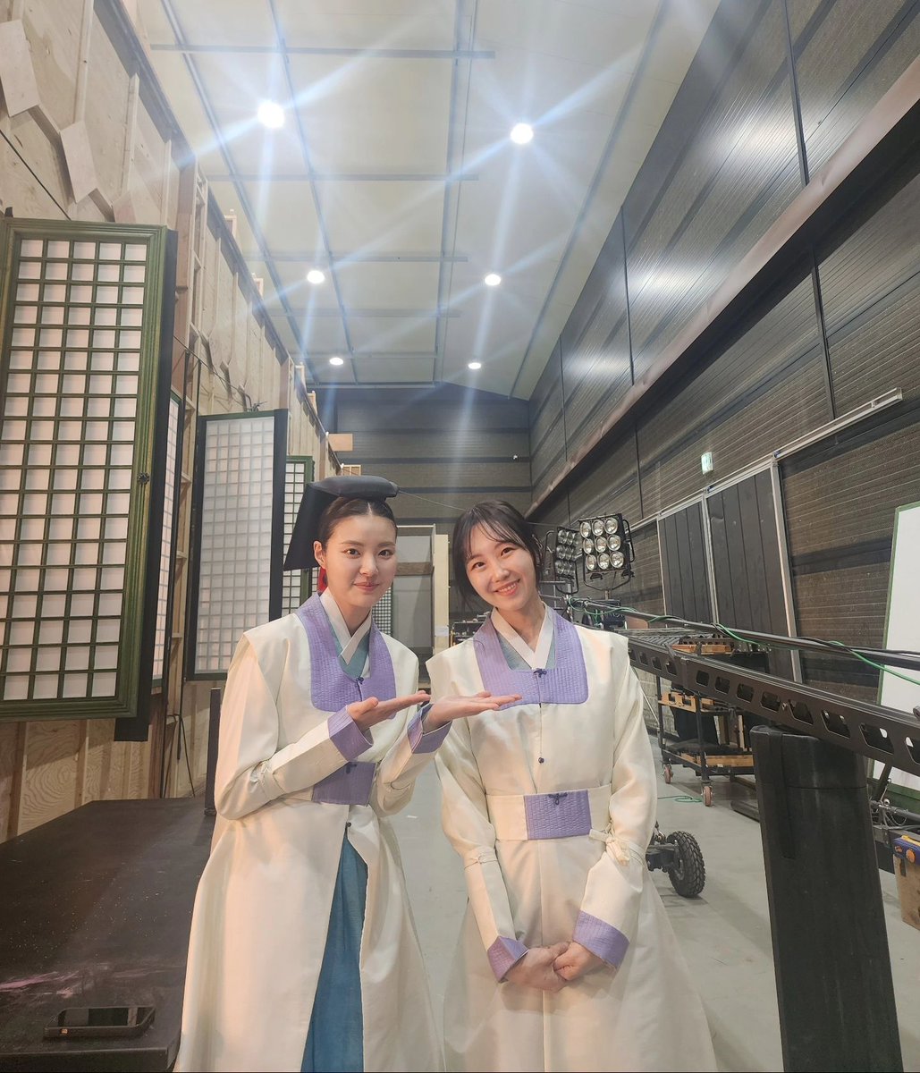 [240429] miinvly instagram updage with Hong Yeji

'Double Role
Myeongyoon ꈍᴗꈍ
You made me the main character of the photo.
With the pretty and kind actress Yeji 🌷🩷'

#HongYeji #홍예지 #세자가사라졌다 #MissingCrownPrince