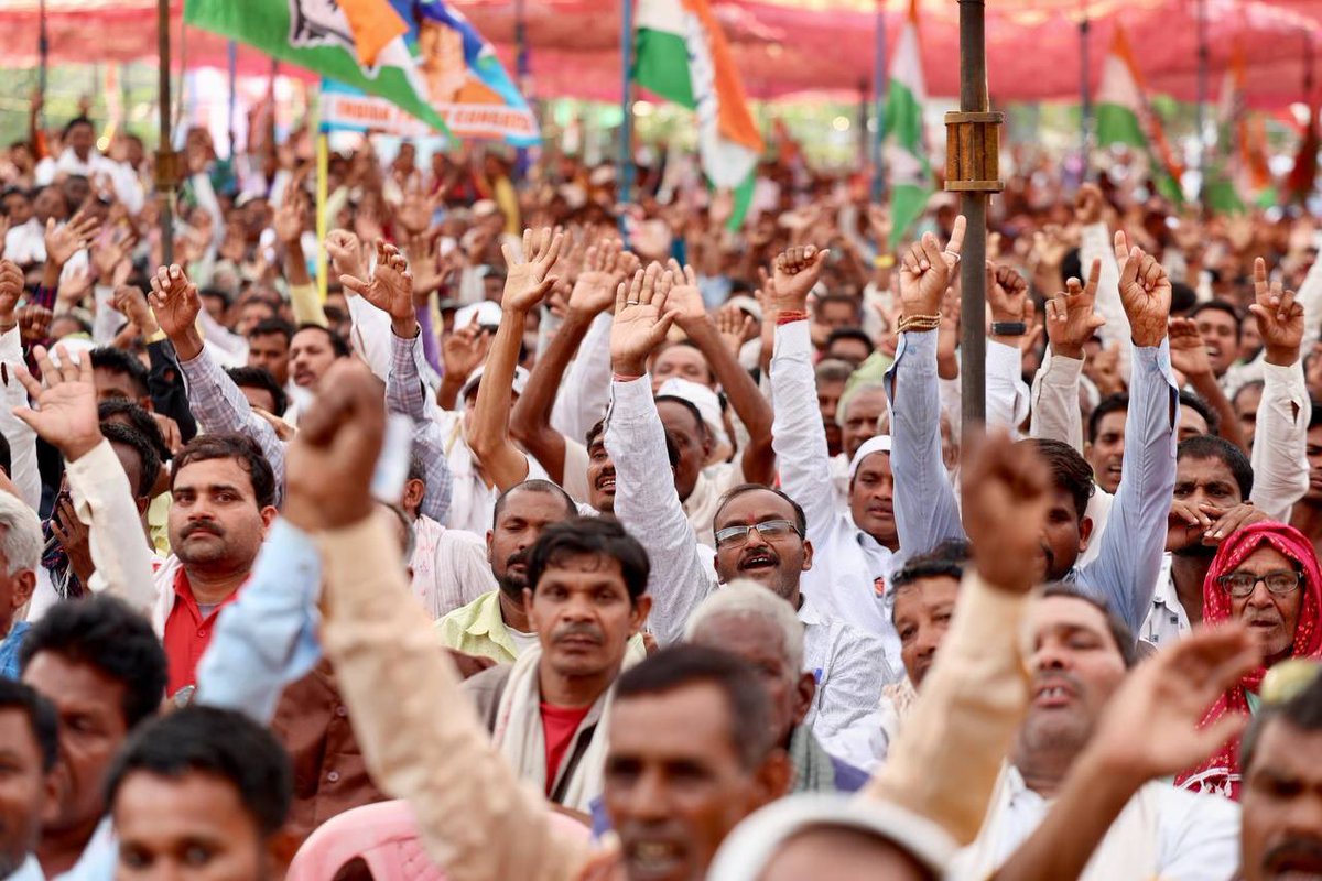 ✅ किसान को MSP का अधिकार ✅ गरीब परिवार में एक महिला को सलाना ₹1 लाख ✅ प्रत्येक शिक्षित युवा को एक साल के अप्रेंटिसशिप द्वारा ₹8500 प्रतिमाह छत्तीसगढ़ के बिलासपुर में श्री @RahulGandhi जी ने विशाल जनसभा को संबोधित किया। 'न्याय' की गारंटी के साथ, छत्तीसगढ़ की जनता का…