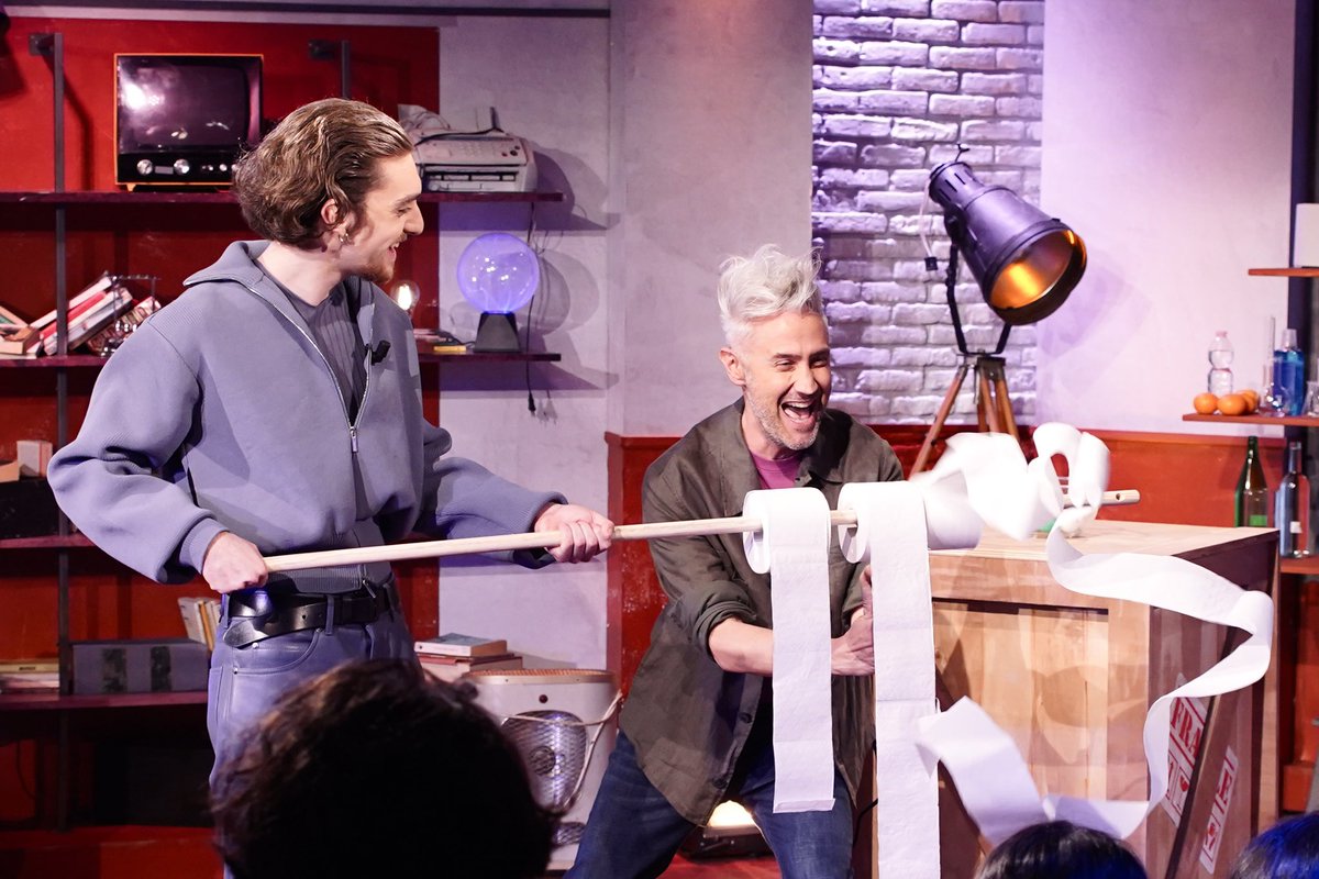 Ma cosa combineremo io e #DomenicoCuomo domani sera? 🤯🧻🙉 #LaFisicaDellAmore martedì e mercoledì alle 23:30 su Rai2 e RaiPlay ❤️