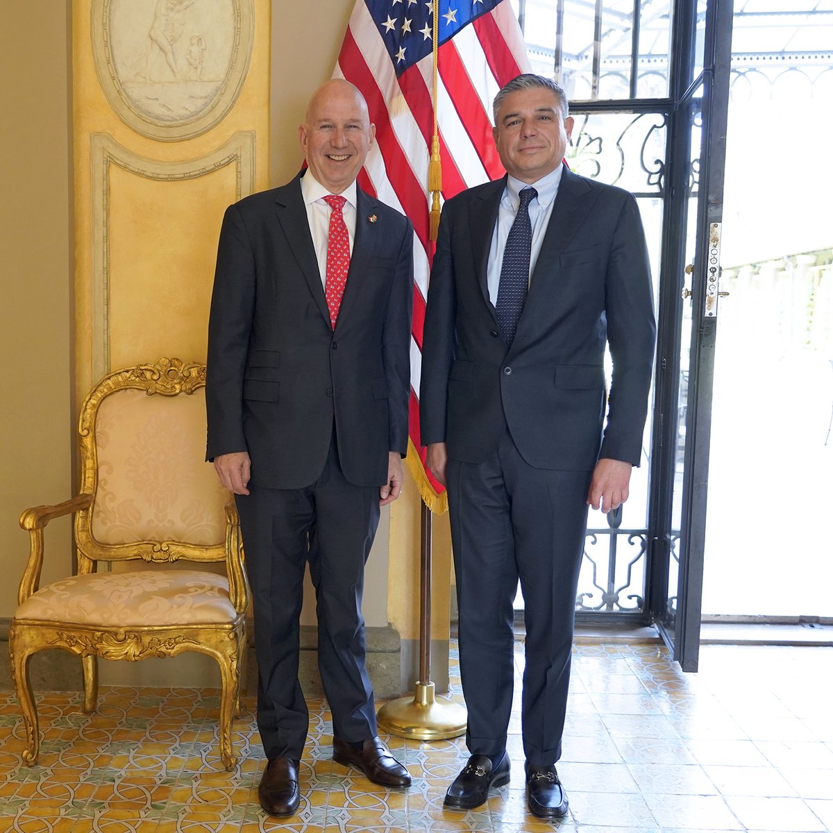 Great meeting with @bakerhughesco CEO Lorenzo Simonelli to discuss investment opportunities in Italy that benefit both countries.  With three manufacturing sites in Tuscany, Baker Hughes is the largest American-owned employer in the region and a leader in US-Italy commercial