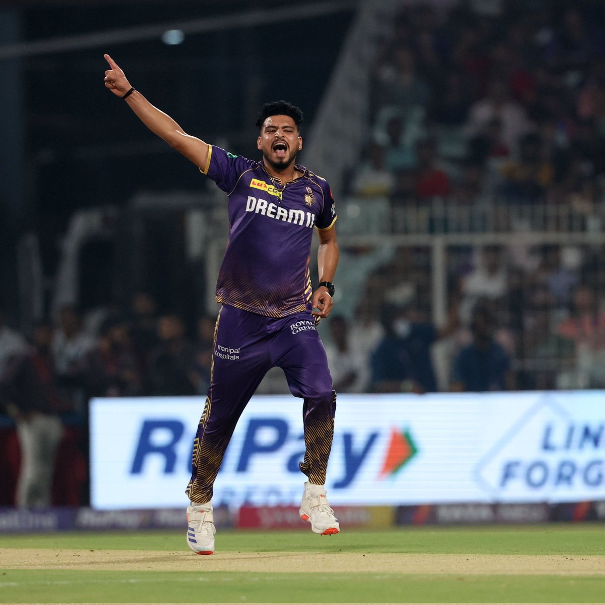 Again break through comes from Vaibhav Arora 

What A Bowlllllll 🔥🔥🔥 
#KKRvsDC #Ipl2024