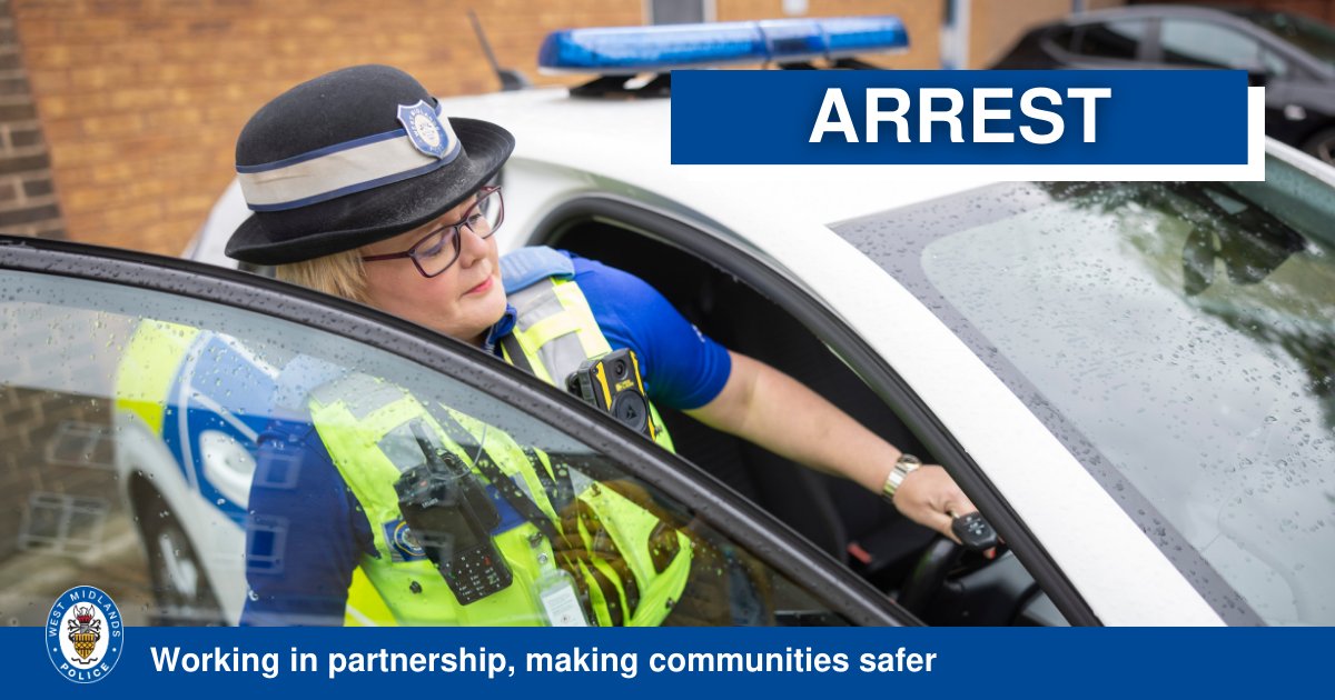 #ARREST | A man has been arrested after a woman in her 70s was robbed in Birmingham's Jewellery Quarter this morning. Members of the public helped detain the suspect after the woman's bag was snatched at the junction of Warstone Lane & Vyse Lane. Read ⬇️ ow.ly/iRMN50RqRpt