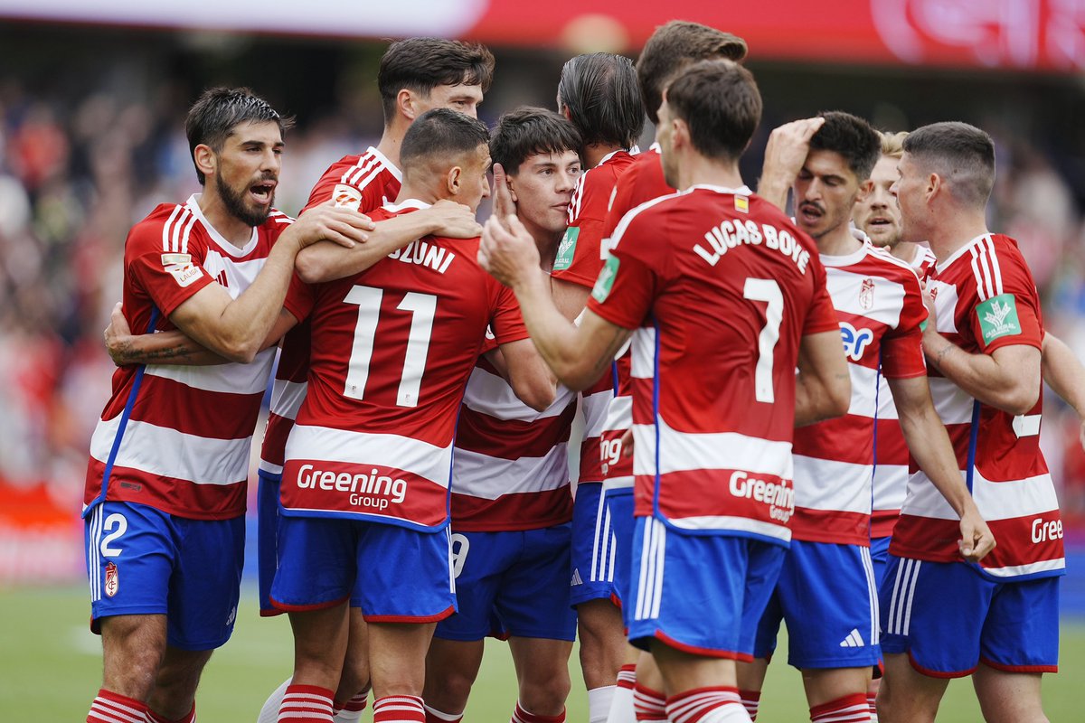 Gran trabajo de los chicos para conseguir los tres puntos. Gracias a toda la afición por el apoyo. Vamos a pelear hasta el final, @GranadaCF. ❤️🤍