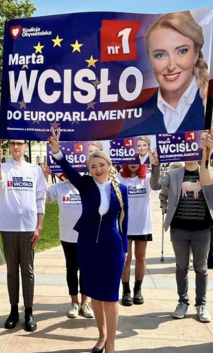 Marta Wcisło.

Nie wiem, czy to teraz taka moda, żeby na plakaty dawać zdjęcie z matury? 😂😂