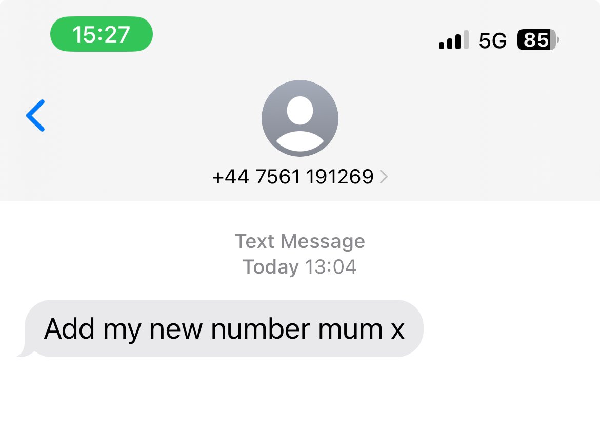 I think we can safely assume that this text message received is a scammer… Mum died 7 yrs ago and never even had a mobile when she was alive! @EE #ScamAlert 😡