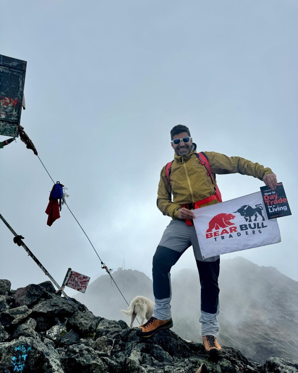 Just conquered Mount Wilhelm, the highest mountain in Papua New Guinea at 4,509 meters, 14,793 ft.

It is the highest mountain in Oceania, including Australia and New Zealand.

This marks my 6th summit as part of my Seven Summits challenge.

Next up: Denali in May - June,  the…