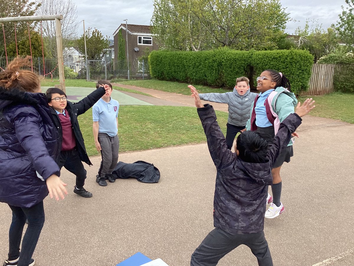 Stphilipevanspr's tweet photo. Bl 4 are continuing their learning about βHow does our body work?β with an experiment outside about which joints we use to complete exercise #SPEOutdoorlearning https://t.co/tJwlaR2Nnk