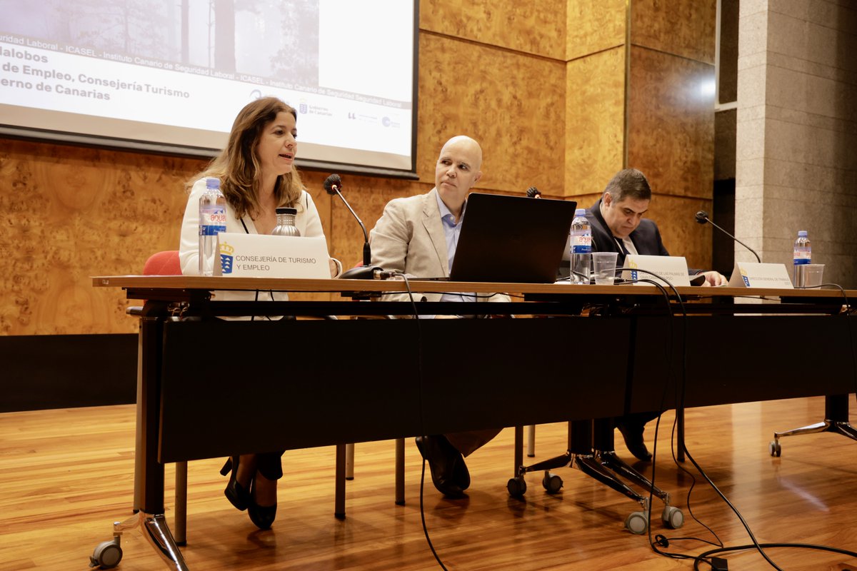 ➡️ La viceconsejera de Empleo, Isabel León, y el director general de Trabajo, José Ramón Rodríguez, inauguraron este lunes la jornada técnica sobre el impacto del cambio climático en la salud laboral. ☑️ Esta actividad ha sido organizada por el @ICASELcanarias y la @ULPGC.