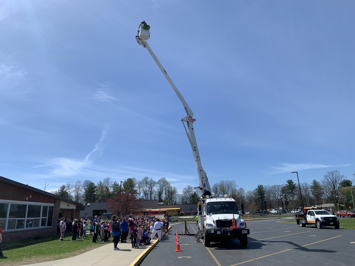 Last week we stopped by Harrison Elementary School at @SGFSchools to talk to students about careers in the energy field! @Meradythe thank you for the opportunity!