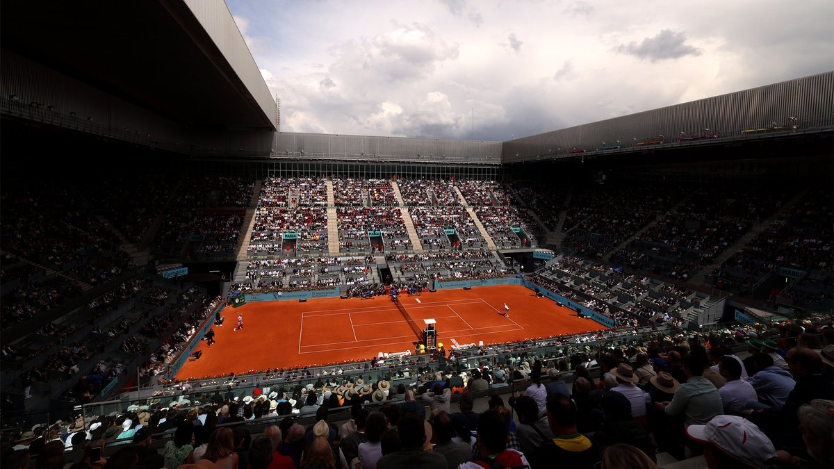 Peek inside Manolo Santana Stadium 🏟😍 @RafaelNadal 🆚 @pecachin1 @MutuaMadridOpen | #MMOPEN